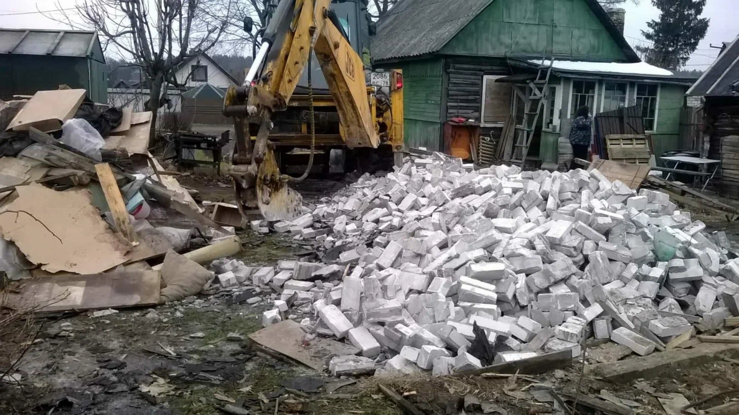Вывоз мусора после сноса здания в Долгопрудном от ПроМусор – цена от 5073 руб., утилизация и уборка стройотходов