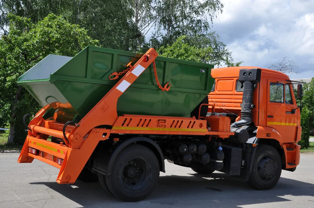 Заказ бункеровоза для вывоза мусора и отходов в Долгопрудном в октябре