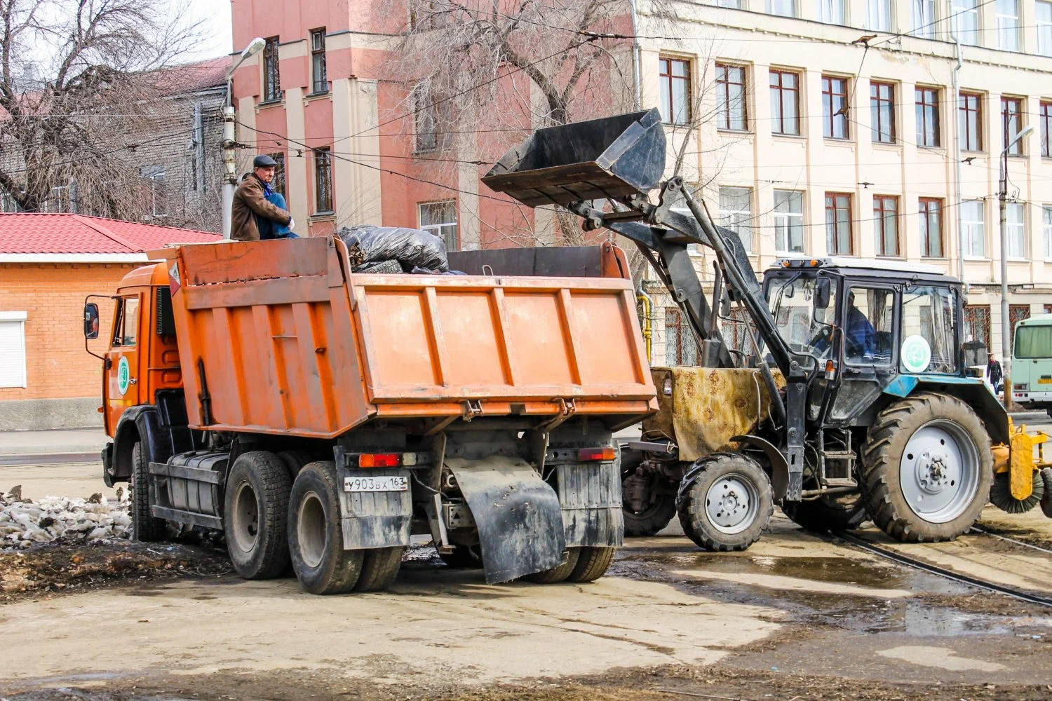 Вывоз мусора Камазом в Долгопрудном – аренда и заказ Камаза 10 тонн от 2384 руб. в ПроМусор