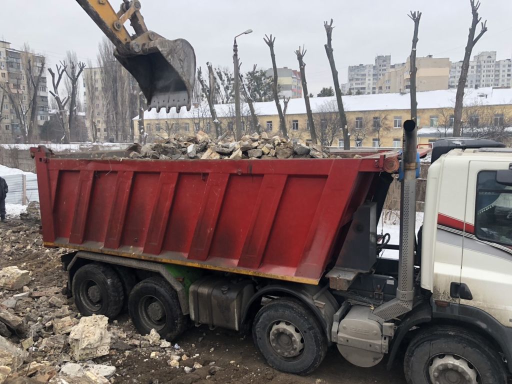 Вывоз мусора Камазом в Долгопрудном в октябре