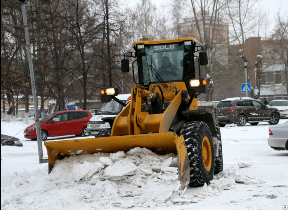Аренда трактора для уборки снега в Долгопрудном от ПроМусор – цена от 1015 руб., быстро и недорого