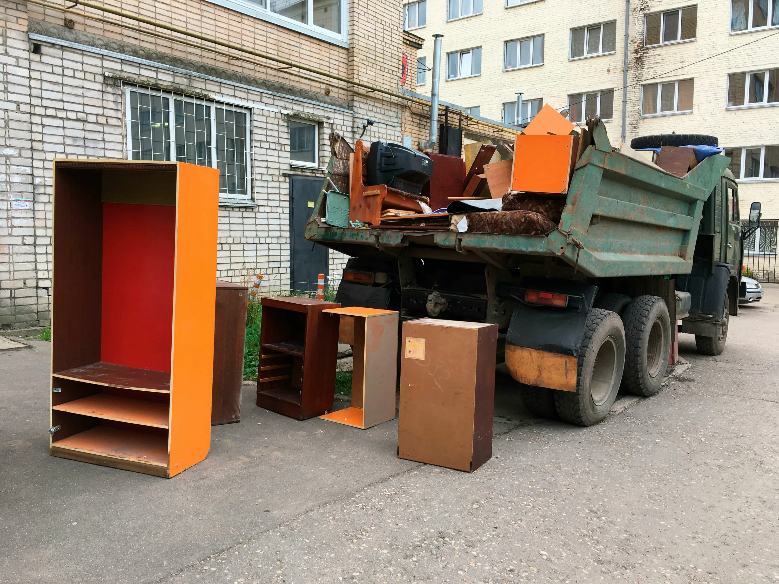 Утилизация старой мебели с вывозом и разбором в Долгопрудном в октябре