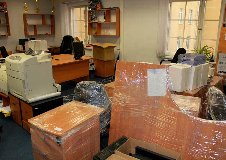 Вывоз старой офисной мебели в Долгопрудном в октябре