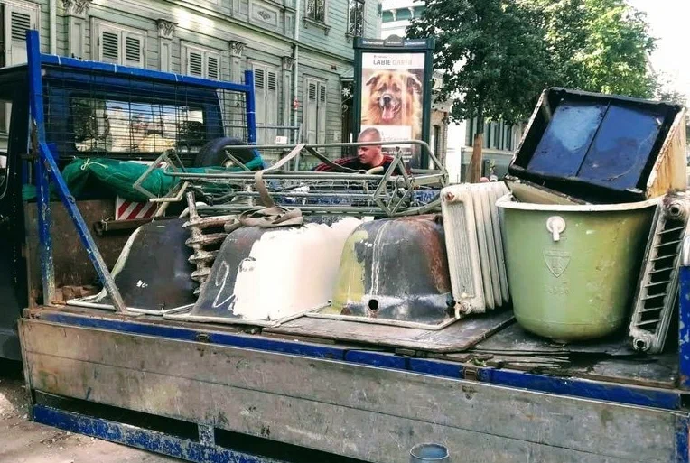 Вывоз старой сантехники в Долгопрудном от ПроМусор: быстро, недорого от 558 руб., утилизация и грузчики