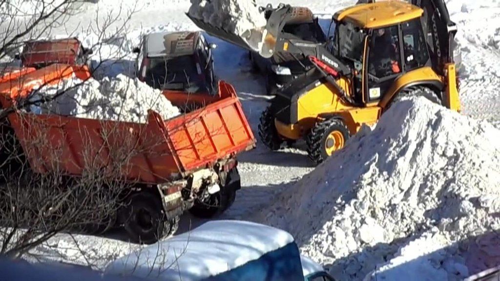 Вывоз снега с погрузкой в Долгопрудном для организаций и частных лиц в октябре