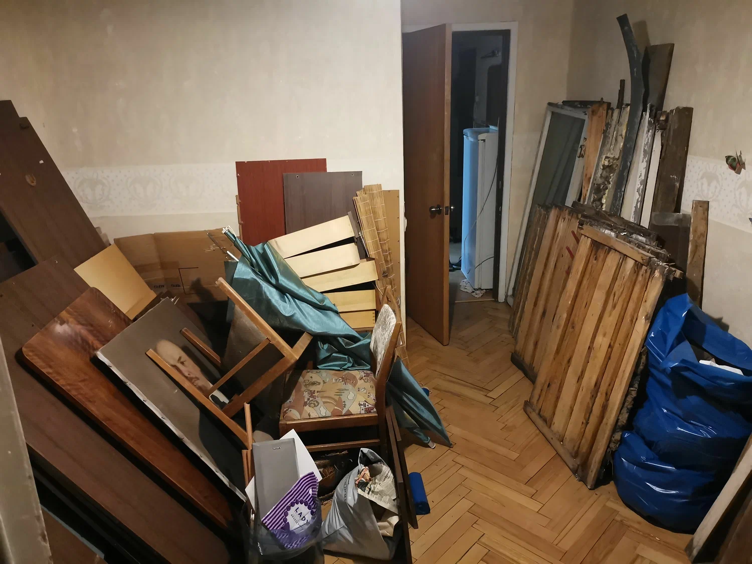 Демонтаж мебели с вывозом и утилизацией в Долгопрудном в октябре