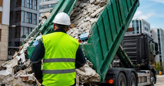 Вывоз строительного мусора в Долгопрудном: услуги лицензированной компании — ПроМусор
